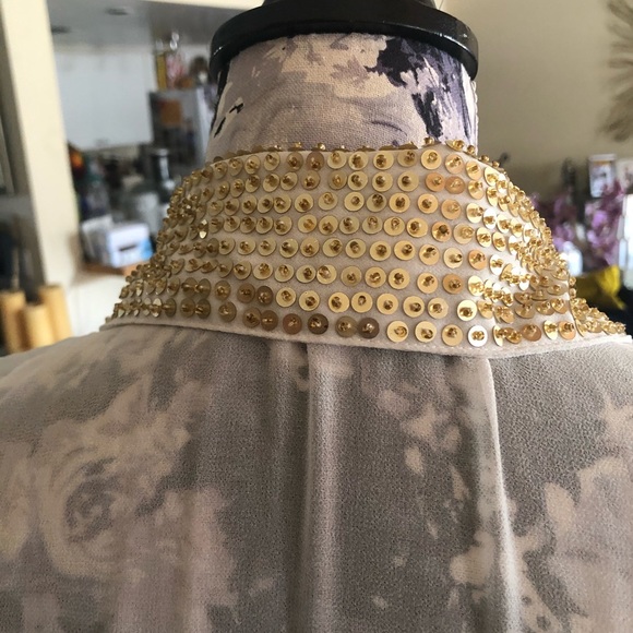 Sleeveless Blouse - Picture 6 of 8